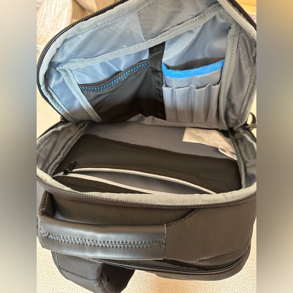 Dell EcoLoop Premier Slim Backpack 15 - Picture 3 of 4